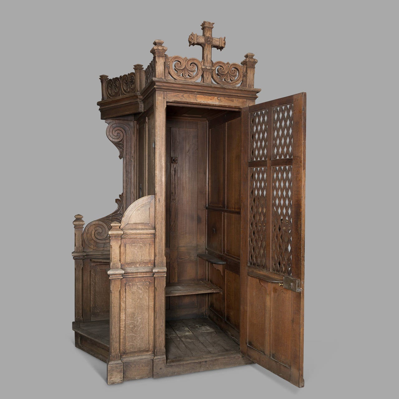 Huge Oak Church Confessional, 19th Century In Good Condition In Saint-Ouen, FR