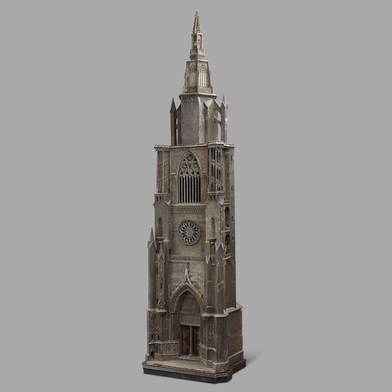 Spectacular model and over 3 m high in wood covered with material imitating stone. Unknown origin. Contemporary base. The Cathedral can be disassembled into three parts.
