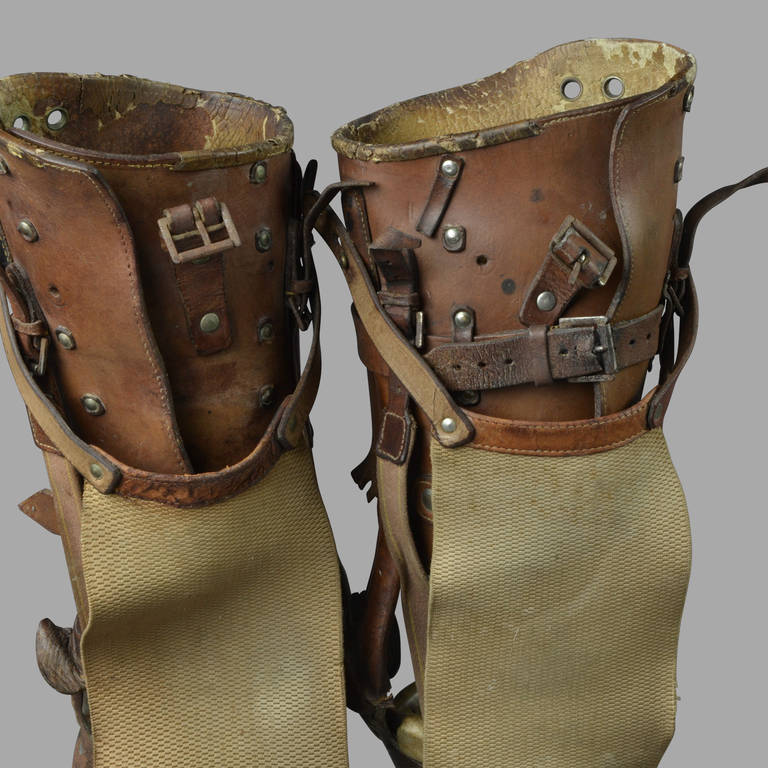 20ième siècle Deux rares paires de pieds artificiels