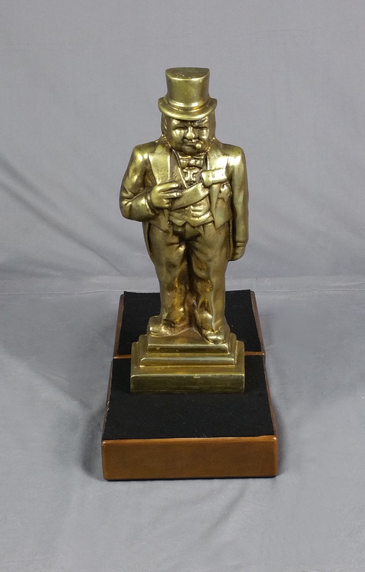 This detailed mid-20th century English brass doorstop was designed in the image of Winston Churchill. A nicely weighted piece, he stands 14 ½ inch – 37 cm high, with a depth of 3 inch – 7.5 cm and width of 6 inch – 15.2 cm.