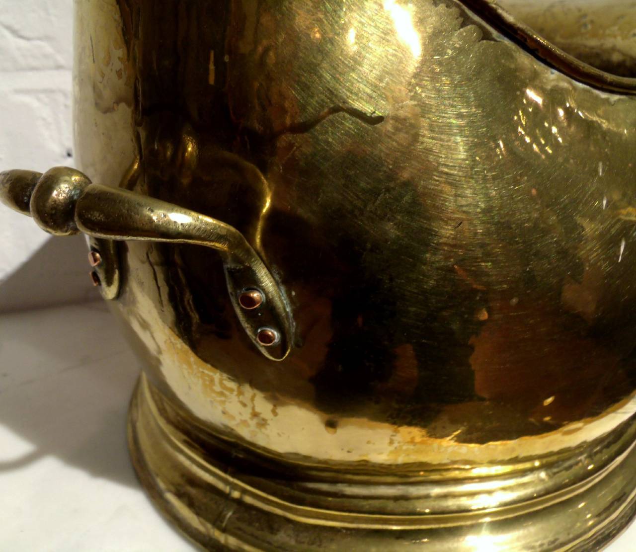 Victorian Brass Coal Scuttle Bucket In Excellent Condition In London, west Sussex