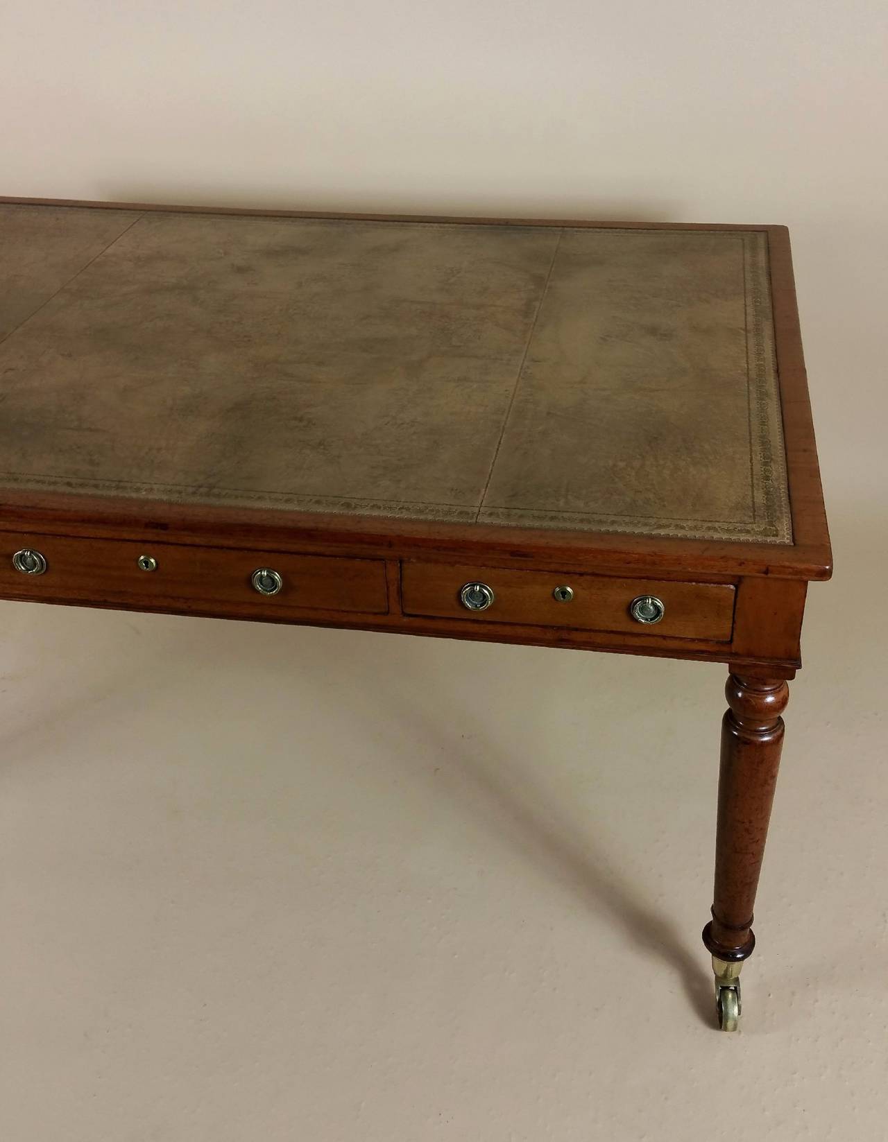 Great Britain (UK) Fine Quality Victorian Mahogany Writing Table