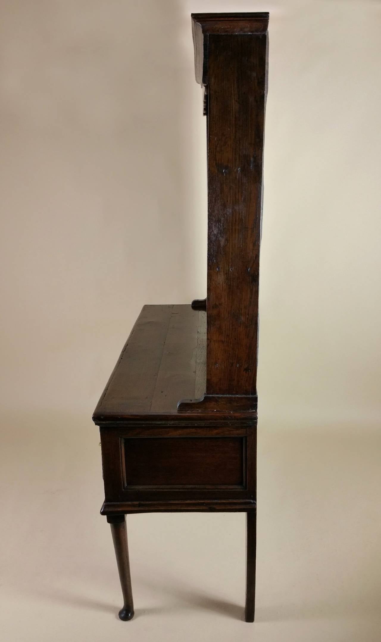 Superb Mid-18th Century Oak Cottage Dresser For Sale 4
