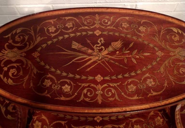 Victorian Oval Inlaid Mahogany Side Table In Excellent Condition In London, west Sussex