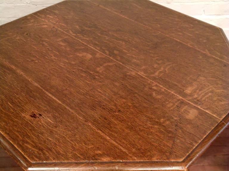 Victorian Octagonal Oak Centre Table In Excellent Condition In London, west Sussex