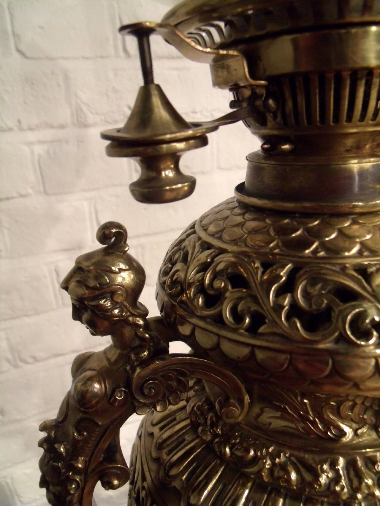 Victorian Brass Oil Lamp In Excellent Condition In London, west Sussex