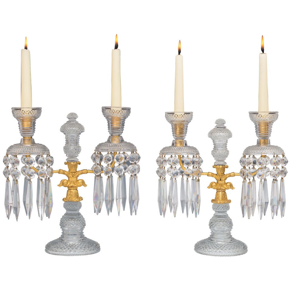 Pareja de candelabros de la época de la Regencia, de gran calidad, montados en ormolu y cristal tallado en venta