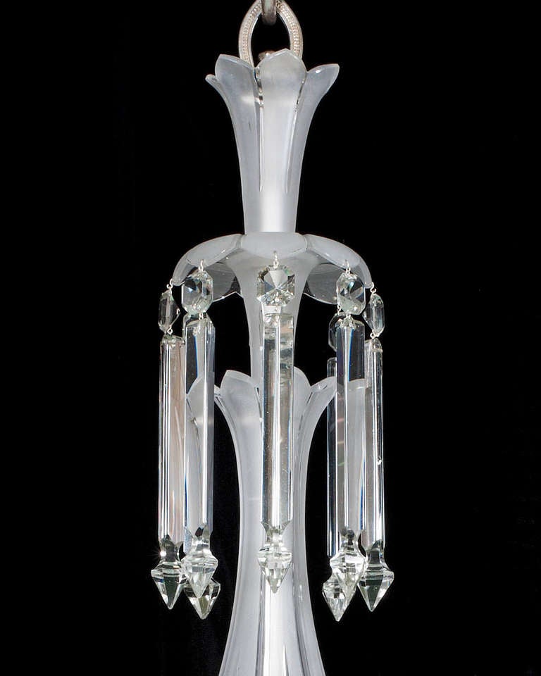British Fine Quality Mid-Victorian Eight-Light Frosted Glass Antique Chandelier For Sale
