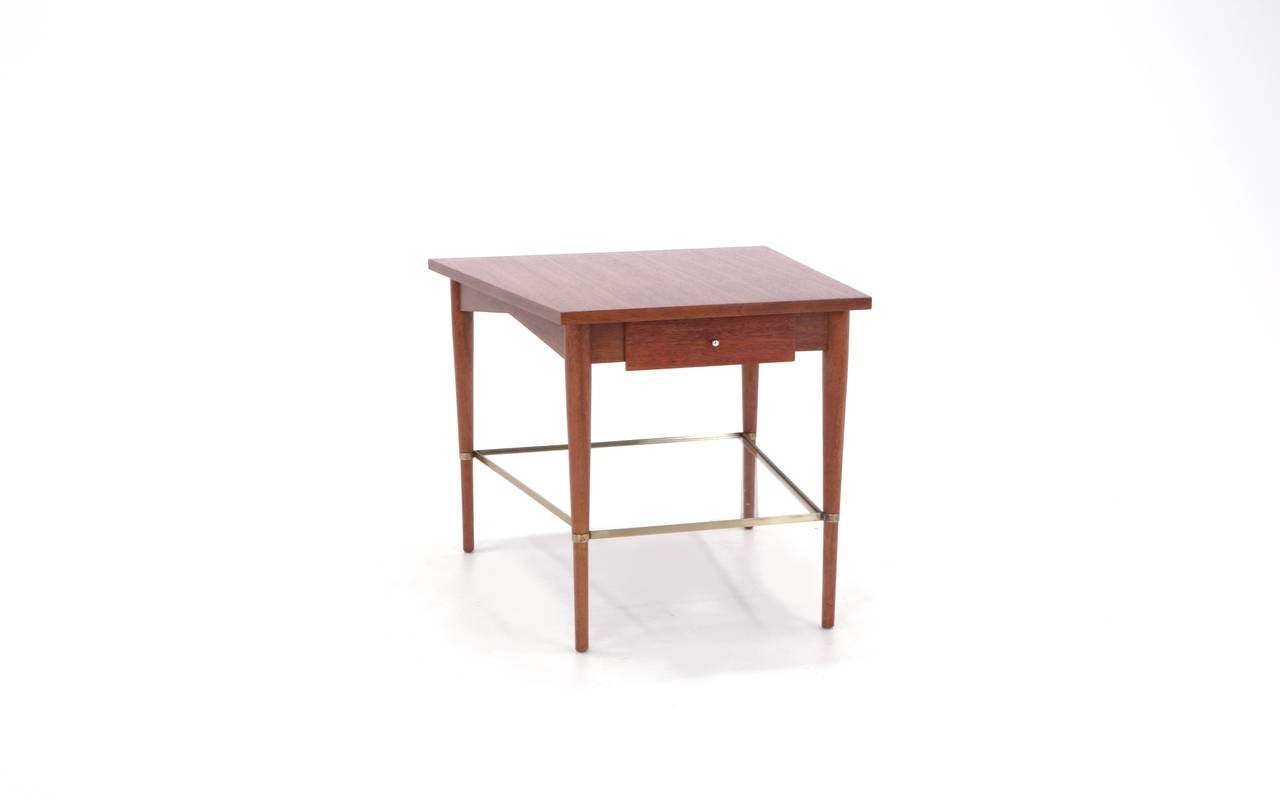 Mid-Century Modern Rare table d'appoint ou table d'appoint trapézoïdale Paul McCobb. en vente