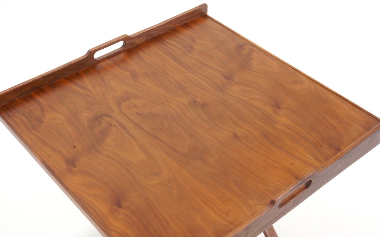 Drexel Folding Tray Table or Serving Table In Excellent Condition In Kansas City, MO
