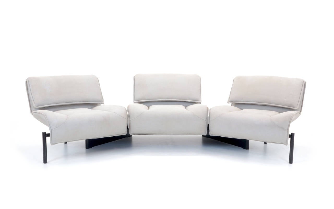 We have another unit exactly like this one. Vico Magistretti for Cassina Veranda 3 sofa in original off-white woven wool fabric. The two end seats rotate around automatically creating a side table between the end seat and center seat. Backs are