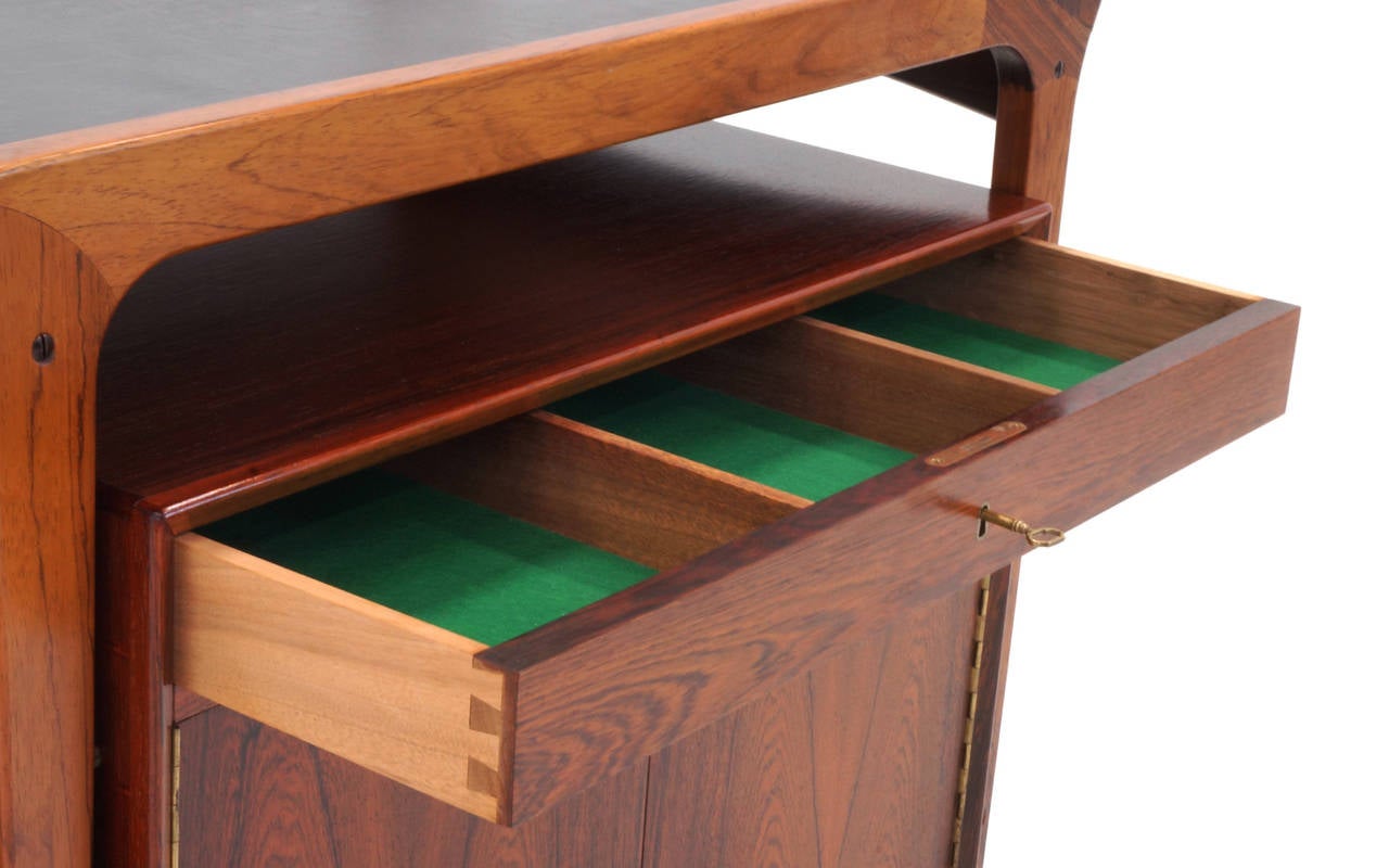 Danish Rosewood Bar Cart by Arne Vodder. Leather expandable drop leaf top. 3