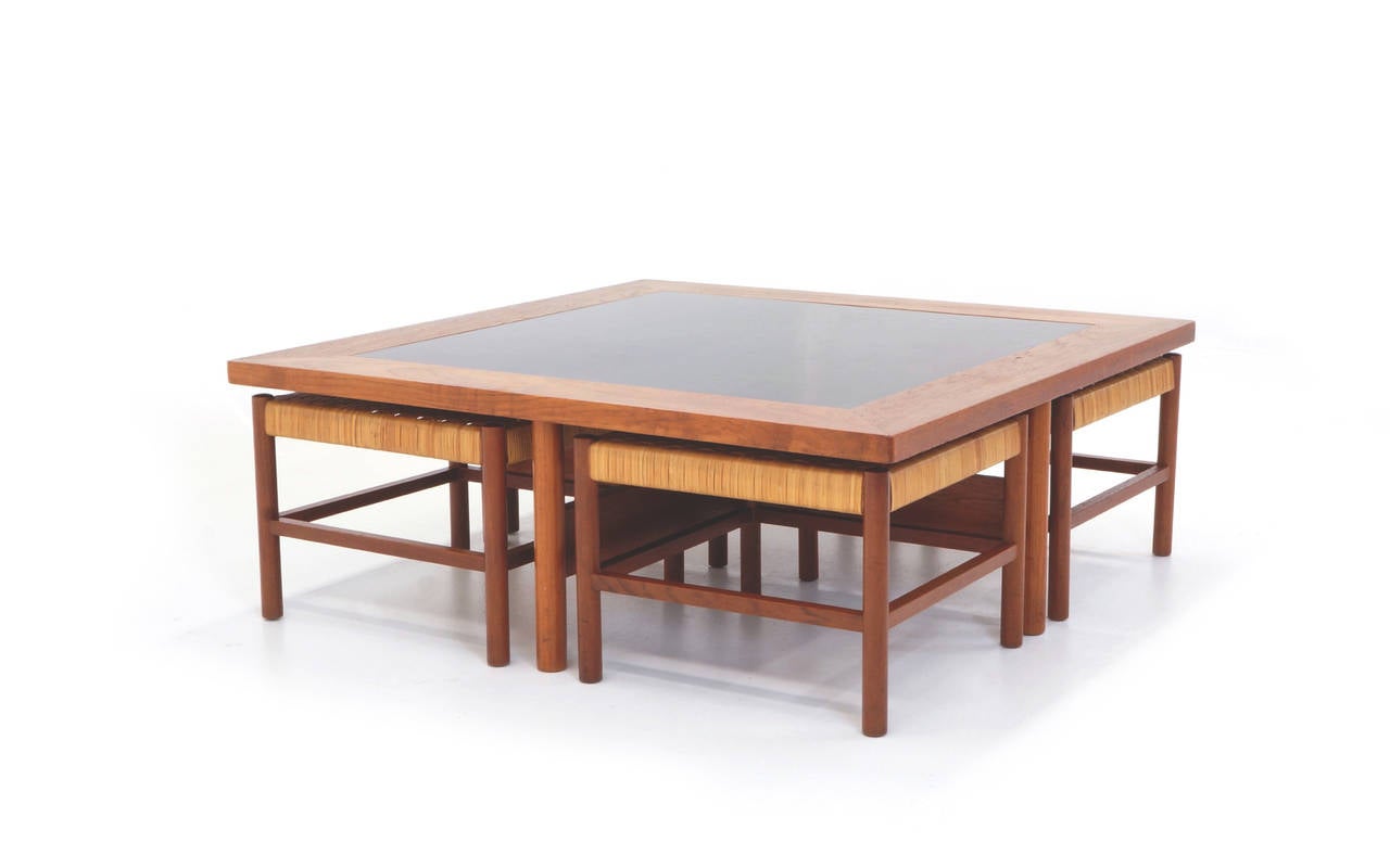 Dänischer moderner Couchtisch aus Teakholz mit Hockern