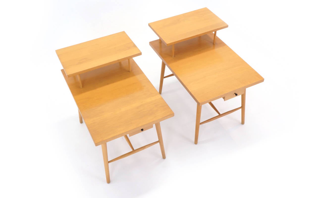 Mid-Century Modern Paire de tables d'appoint avec tiroir de Paul McCobb du groupe Predictor. en vente