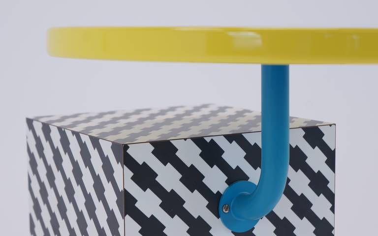 Italian Michele De Lucchi Kristall Side Table for Memphis