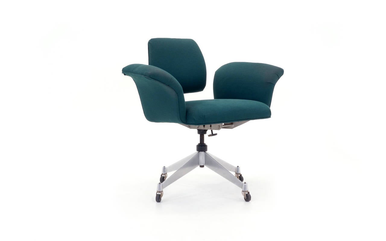Rare George Nelson for Herman Miller, flying duck chair, model 5570, Zeeland, MI, USA, circa 1955, polished and enameled aluminum, steel, green wool upholstery, casters.