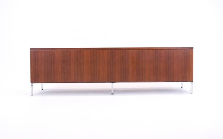 Florence Knoll Style Walnut Credenza by Domore In Excellent Condition In Kansas City, MO