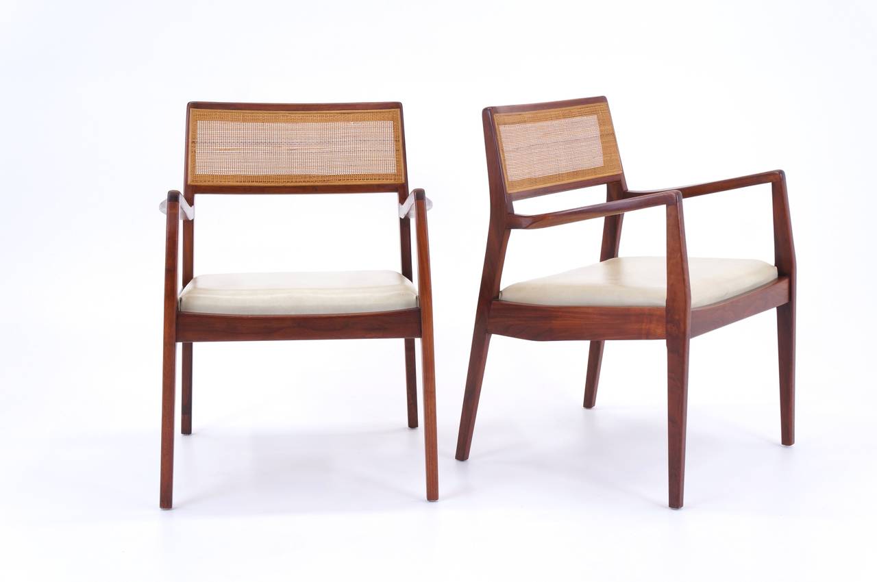 Set Of Six Jens Risom Dining Chairs At 1stdibs Set Of Six Walnut Jens Risom Dining Chairs Two Arm And Four Side