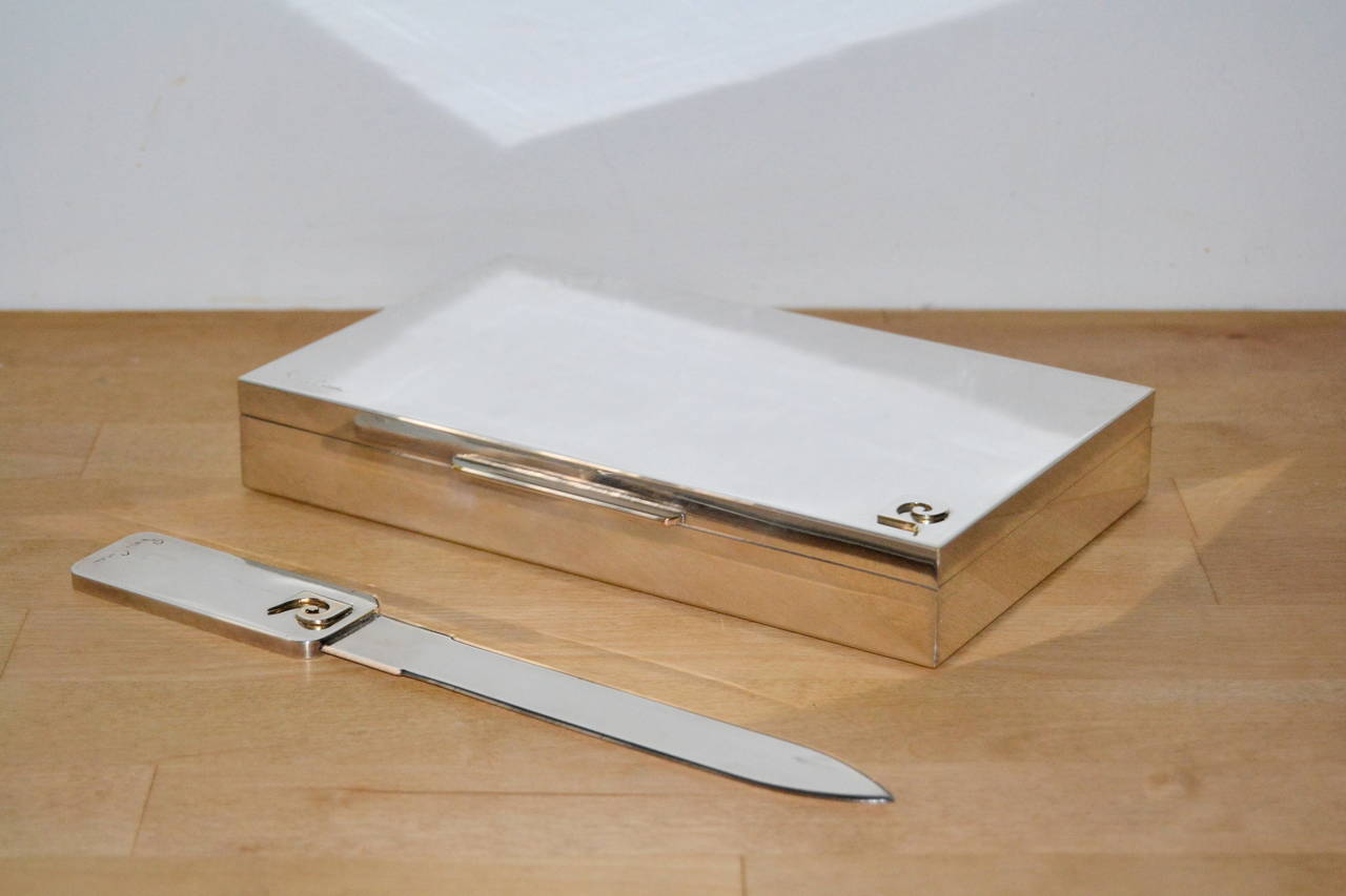 1970s Pierre Cardin signed desk set composed by a plated metal box and letter opener. Signed by Pierre Cardin.
Measure: Letter opener is 22cm x 3.5cm.