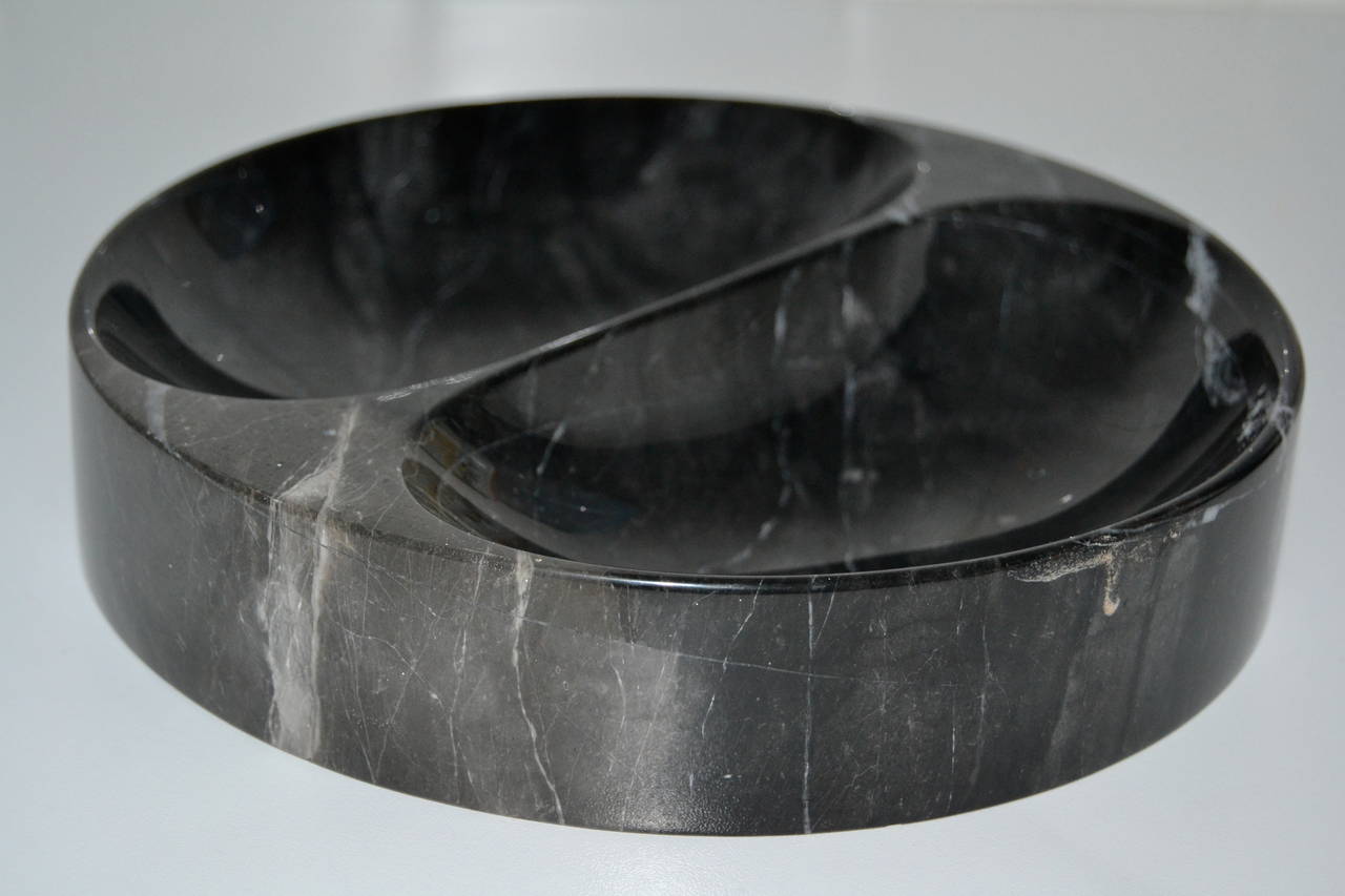 1970s Angelo Mangiarotti storage tray in black marble edited by Knoll.
