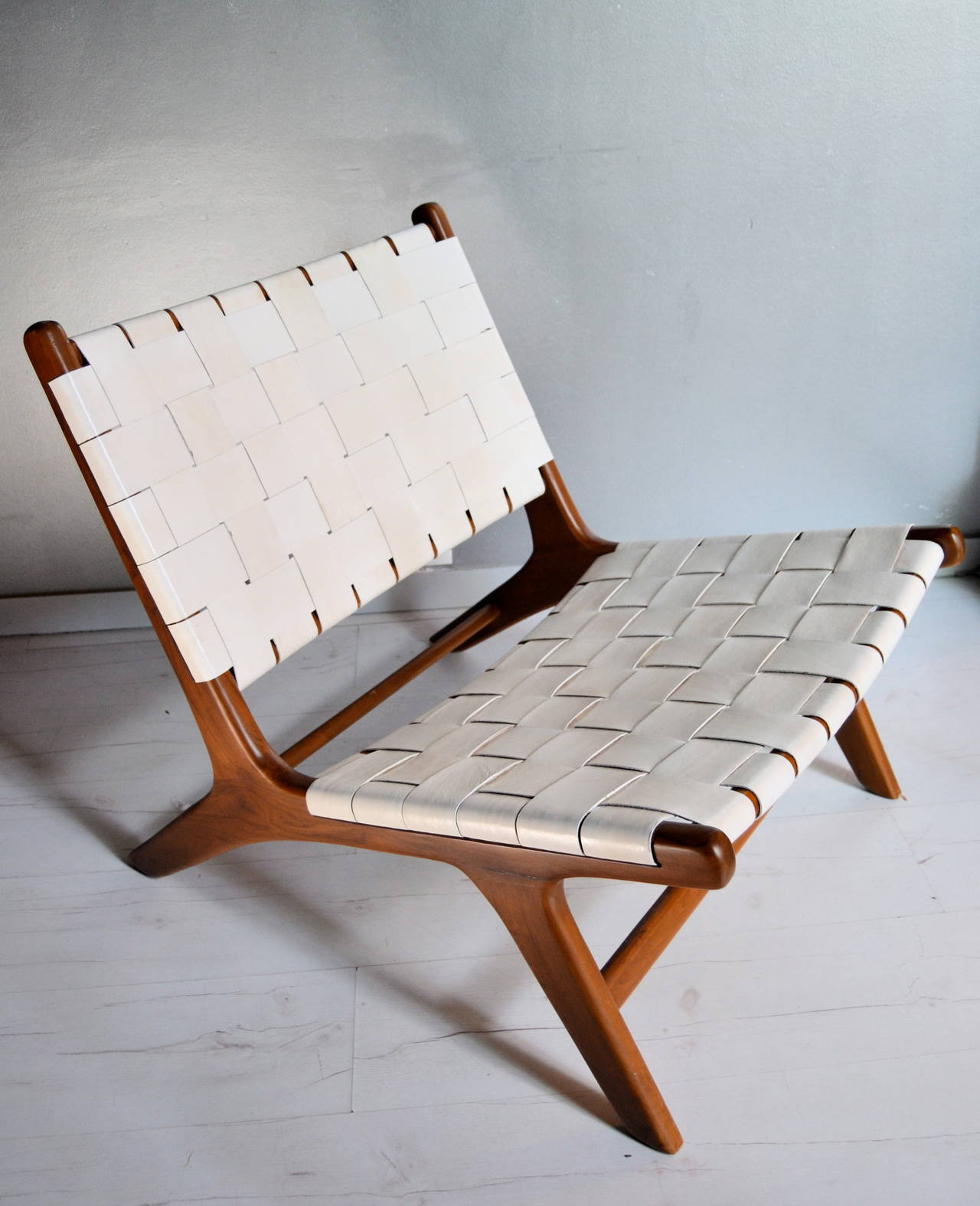 Pair of 1970s White Leather Chairs In Excellent Condition In Saint-Ouen, FR