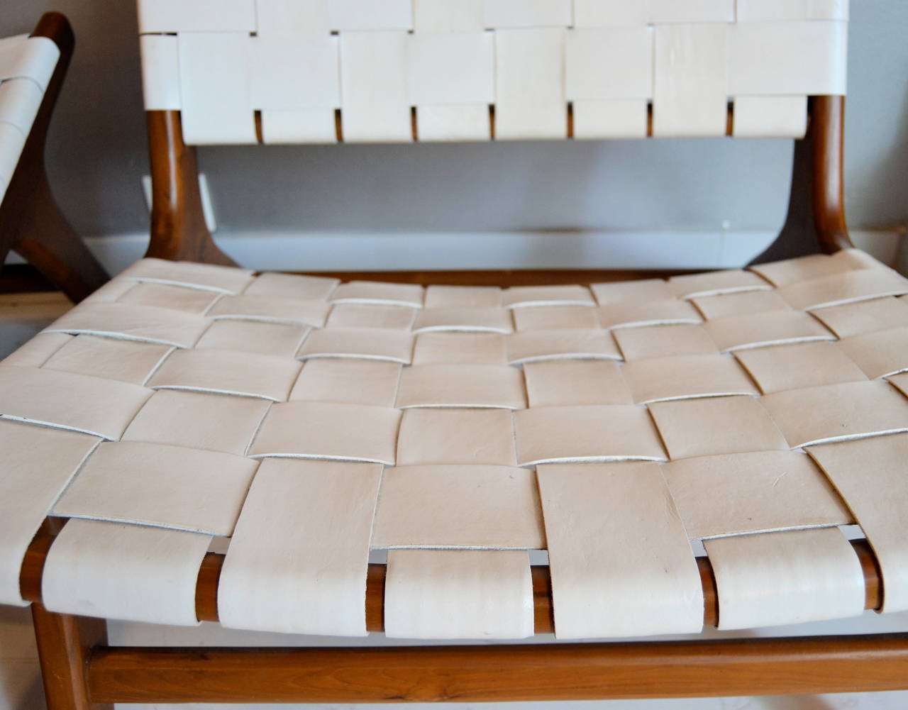 Pair of 1970s White Leather Chairs 2