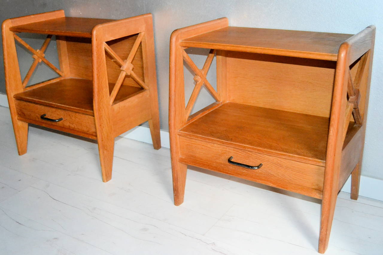 Pair of 1940s French nightstands in the manner of Jacques Adnet in oak.