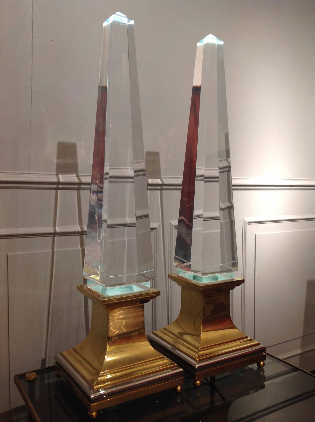 Rare to find and perfect vintage condition for this pair of lamps.
Lucite is in very good condition and very pure.

Free shipping for all European destinations and a white glove service from my shop to you if the item is purchased thru 1stdibs