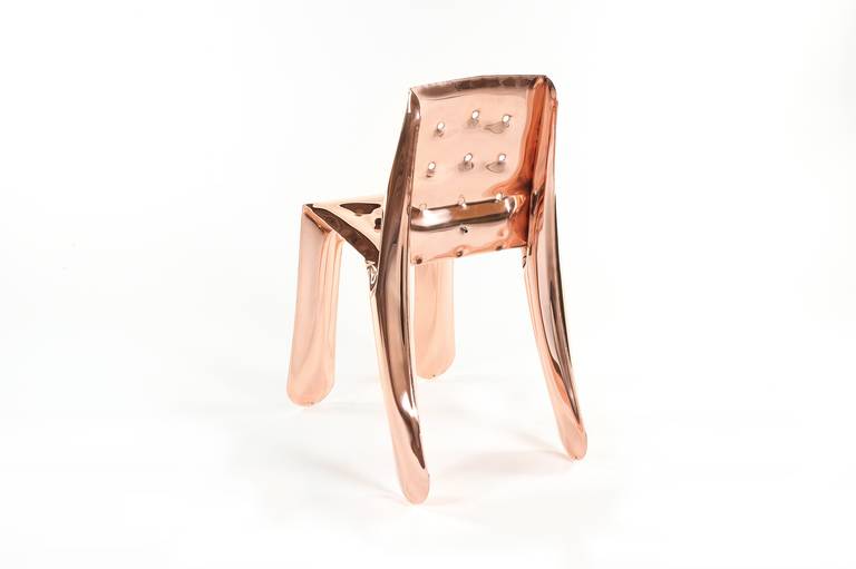 An inflated sense of its own stability: "Chippensteel 0.5" is a limited-edition advanced version of the "Chippensteel" made of the precious metal copper. In this model, the copper sheets which make up the chair were shaped into