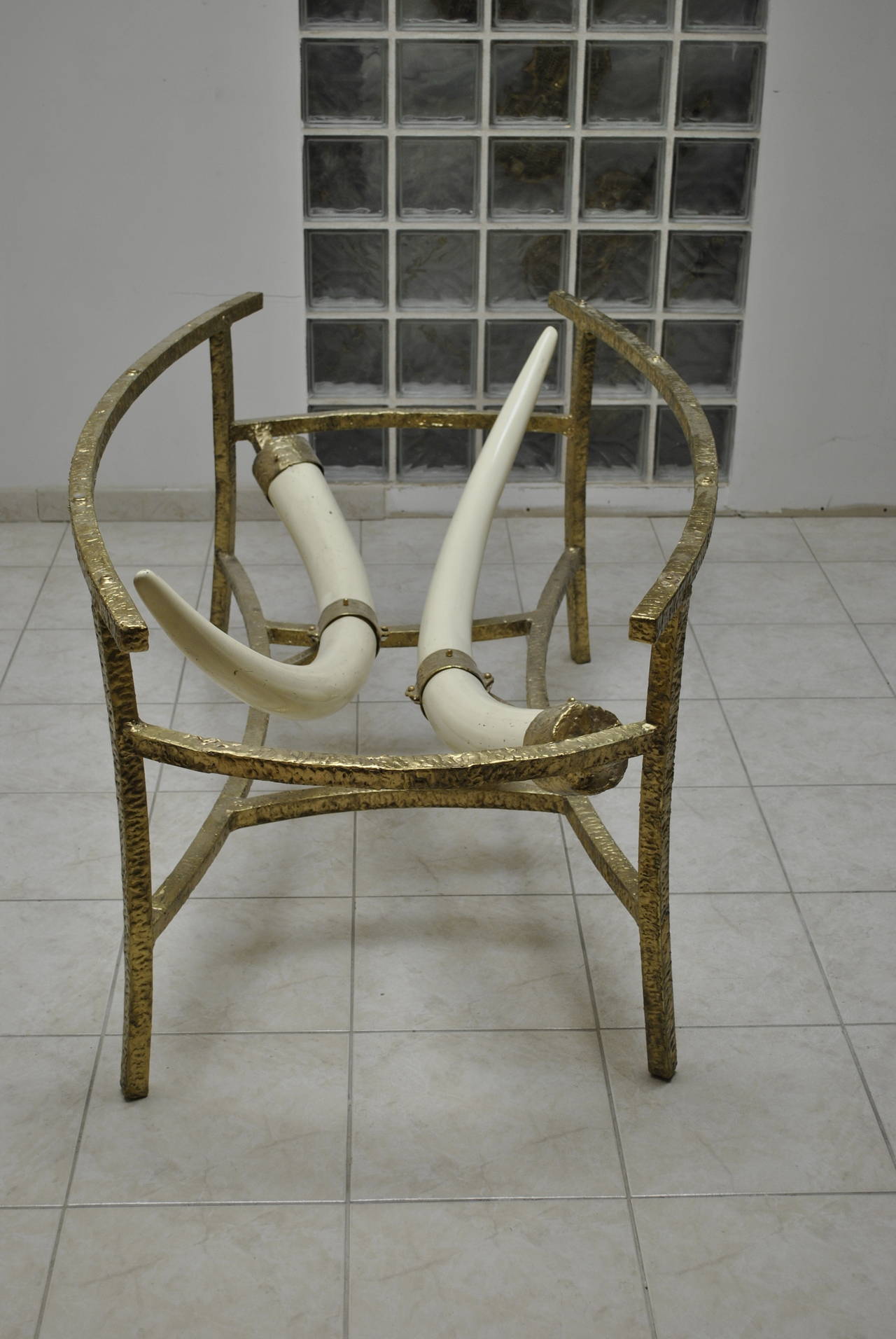 Resin Tusk Dining Table from the Henri Fernandez Private Collection In Excellent Condition In Saint-Ouen, FR