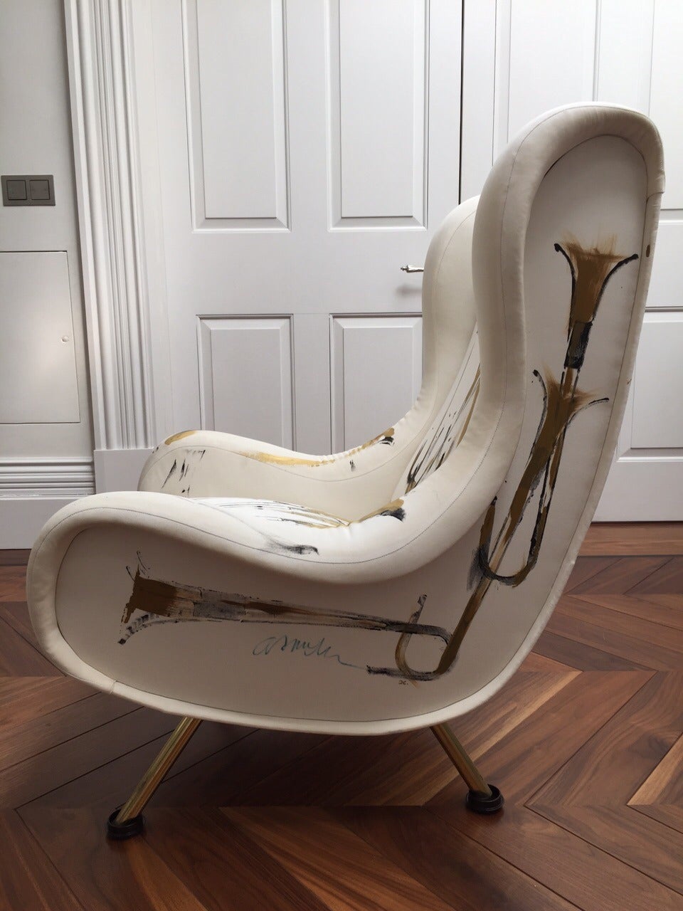 A unique pair of 1951 Senior wingback chairs by Marco Zanuso painted by the French artist Arman (Armand Fernandez). With typical violin painting.

The chairs have been commisioned by Galerie Hellenbeck in 2003 and we acquired them from the