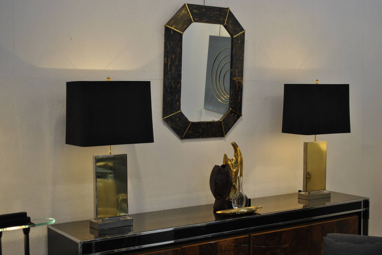 Very nice horn Mirror with brass details by Enrique Garcel. Great octagonal shape. Marked 'Made in Columbia'.

The matching box is for sale in one of our other listings.

The Mirror is a great match with items from Ado Chale, Etienne Allemeersch