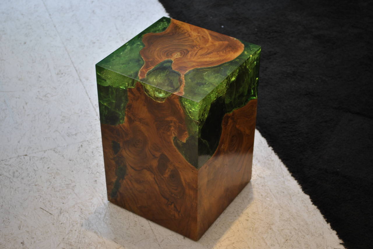 A very nice example of organic design combined with decorative fractal / cracked resin. 

We have three different stools in this style, have a look in our other listings.