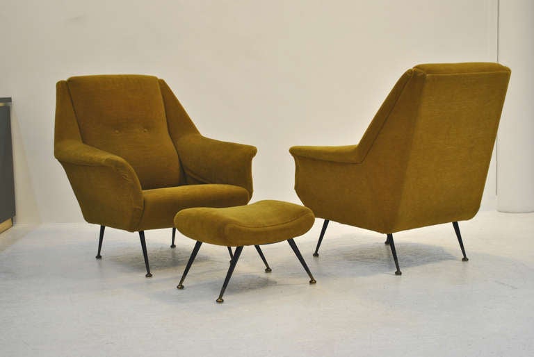 Very nice set of mustard yellow velvet Italian armchairs by Gio Ponti and one matching stool from around 1950. Original condition and upholstery.
The chairs can use some extra stuffing (but not necessary), the fabric is in very good condition