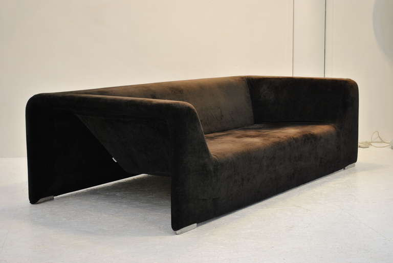 20th Century Pure and Modern Velvet 1980s Sofa by Zanotta
