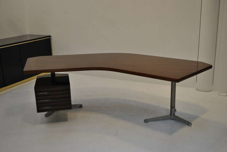 Mid-Century Modern Nice Rosewood Boomerang Desk by Osvaldo Borsani for Tecno