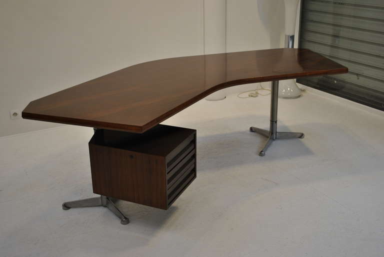 Italian Nice Rosewood Boomerang Desk by Osvaldo Borsani for Tecno