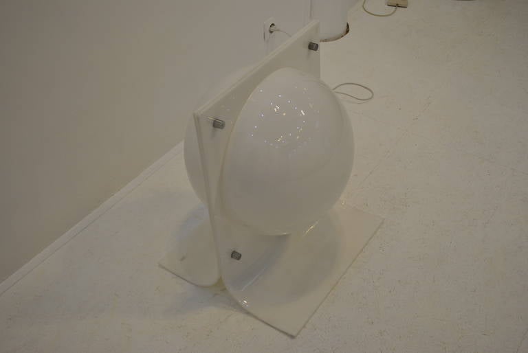 Rare Large Acrylic Lamp by Neal Small, circa 1968 In Good Condition In Saint-Ouen, FR