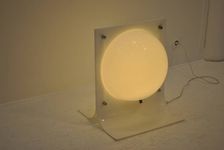 A rare good condition acrylic table lamp by Neal Small. The lamp dates from around 1968 and exists in different versions.
Exemples are in the permanent collection of the MoMa.