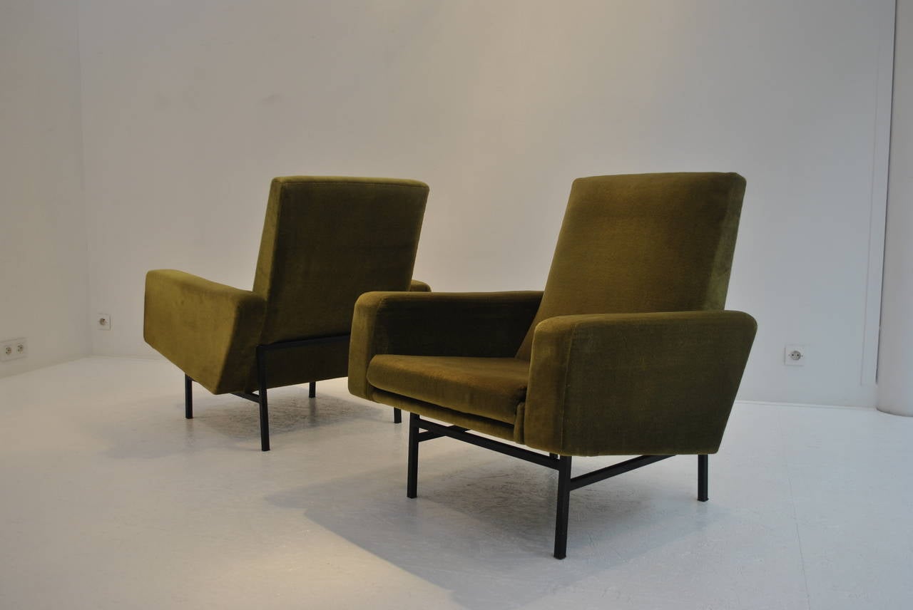 This very rare modernist pair of armchairs are the result of a collaboration of Pierre Guariche, Michel Mortier and Joseph Andre Motte in the mid-1950s: ARP or A.R.P. (l' Atelier de Recherche Plastique).
ARP pieces are found in the most high-end