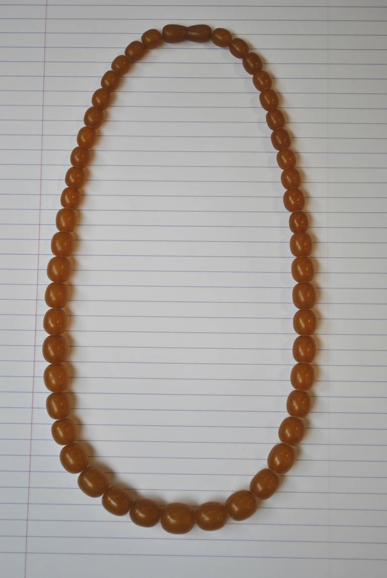 A good art deco period Baltic or Russian amber necklace with barrel beads. Very good condition. 55cm long, a bit over 37grams in total.