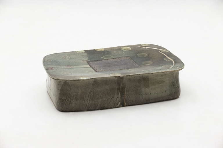 Ceramic table. Bada 140429-04.
Glazed ceramic in traditional grayish-blue- powdered celadon, gold leaf.

Founded in the 1980's in Korea Gallery Seomi is based out of Pierre Koenig’s iconic Case Study House #21 in the Hollywood Hills of Los