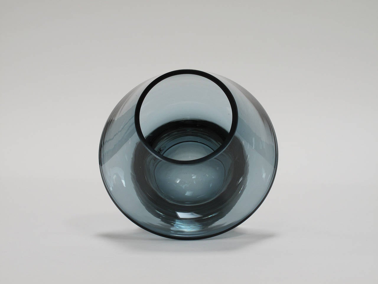Riihimäki Finland Glass Vase by Aimo Okkolin For Sale 2