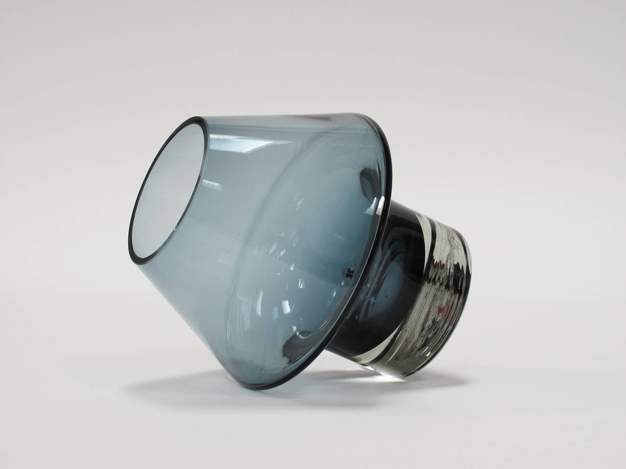Riihimäki Finland Glass Vase by Aimo Okkolin For Sale 1