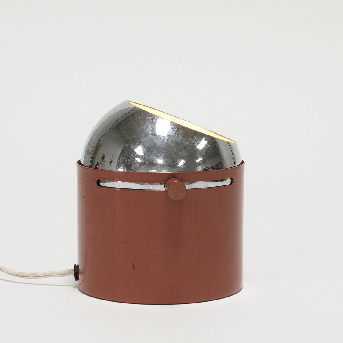 Unique, small-scale spotlight lamp designed by Bill Curry, Design Line Inc., El Segundo, California, mid-late 1960s production, original electrical has been tested and is in working order.