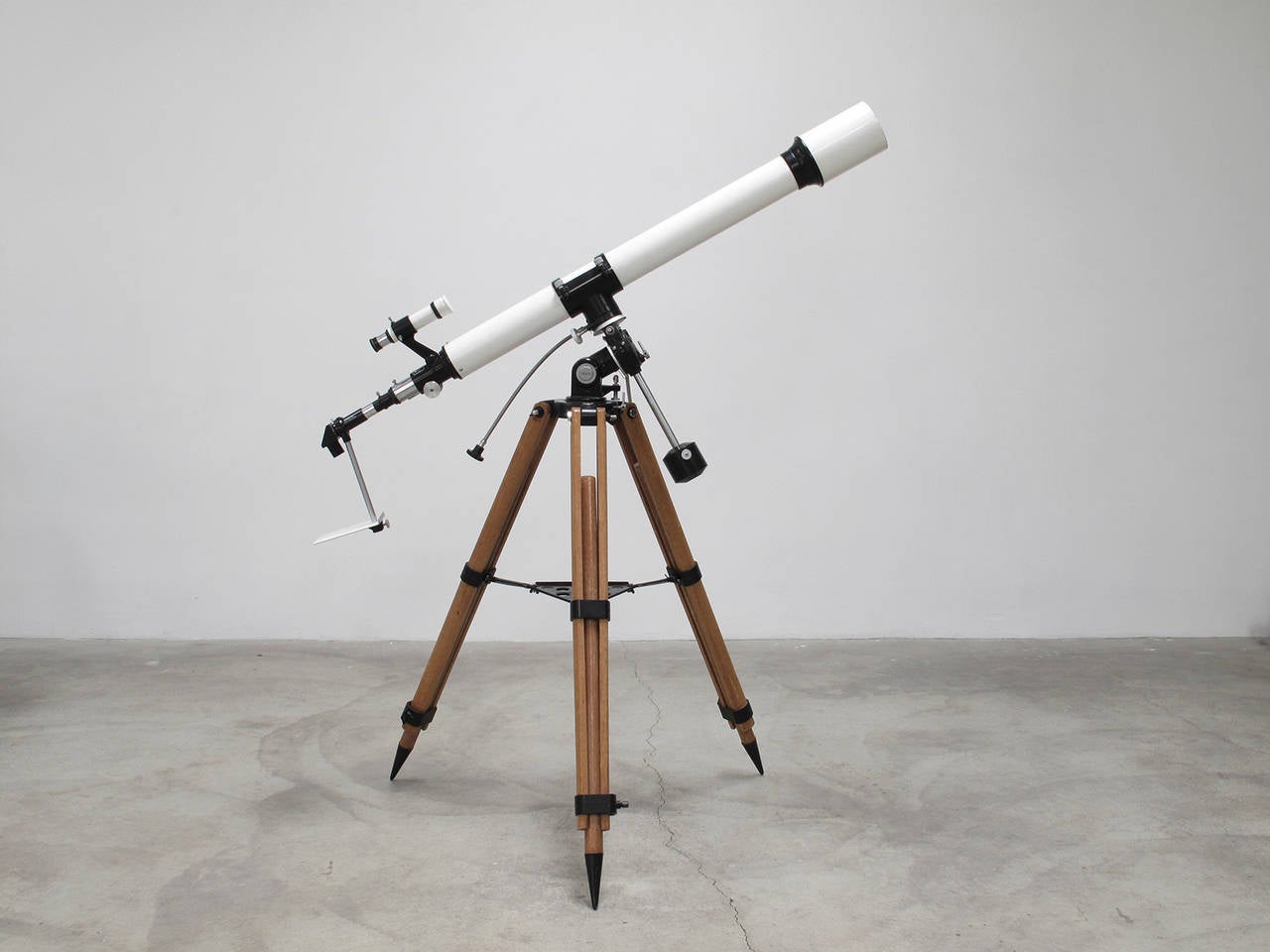 Modernist astronomical telescope in black and white on solid wood tripod, includes original wood box, a few additional lenses, constellation map and instruction manual, 1960s.