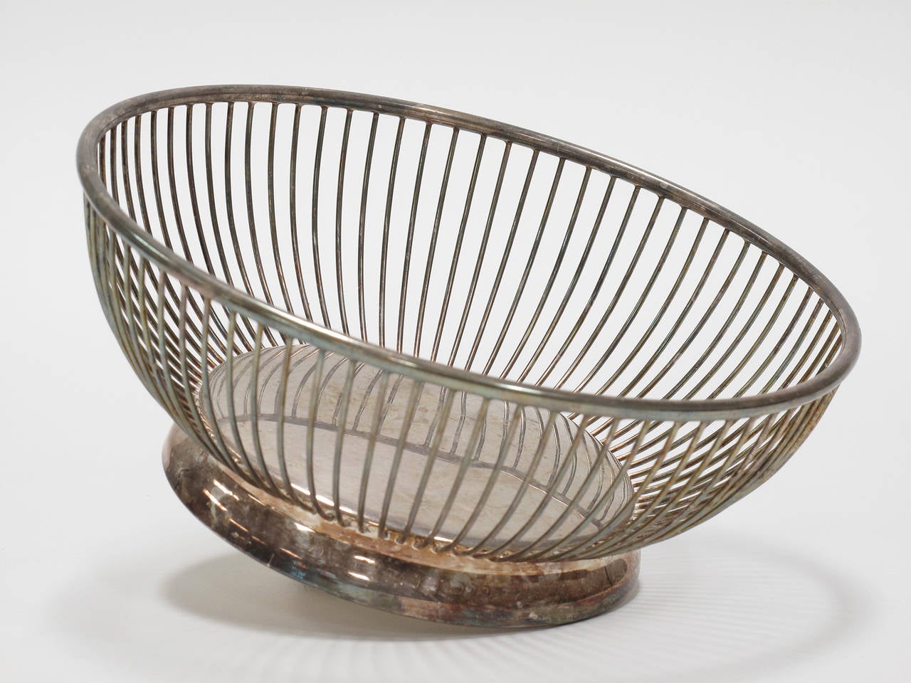 Silver Plated Circular Wire Basket In Excellent Condition In Los Angeles, CA