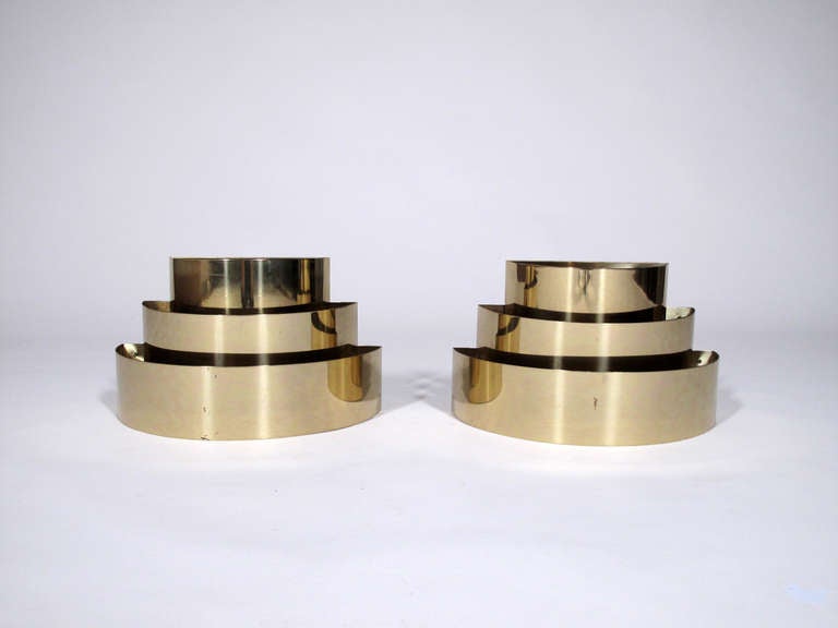 Pair of light sconces in brass-plated metal with a three-tiered design made by Lightolier, New York, 1960s.