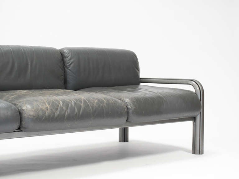 Late 20th Century Leather Sofa by Gae Aulenti For Sale