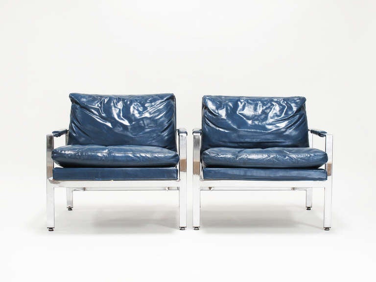 Pair of blue leather lounge chairs designed by Milo Baughman and produced by Thayer Coggin, USA, 1970s. All original, chrome plated steel frame with blue leather and down cushions. In excellent vintage condition, leather shows a few surface